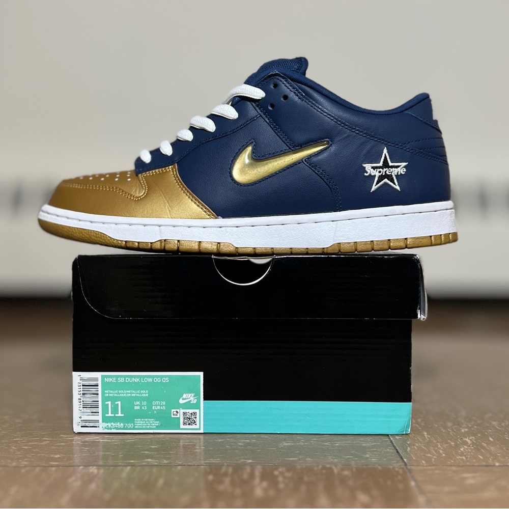 Supreme x Nike SB Dunk Low Metallic Gold Size 11